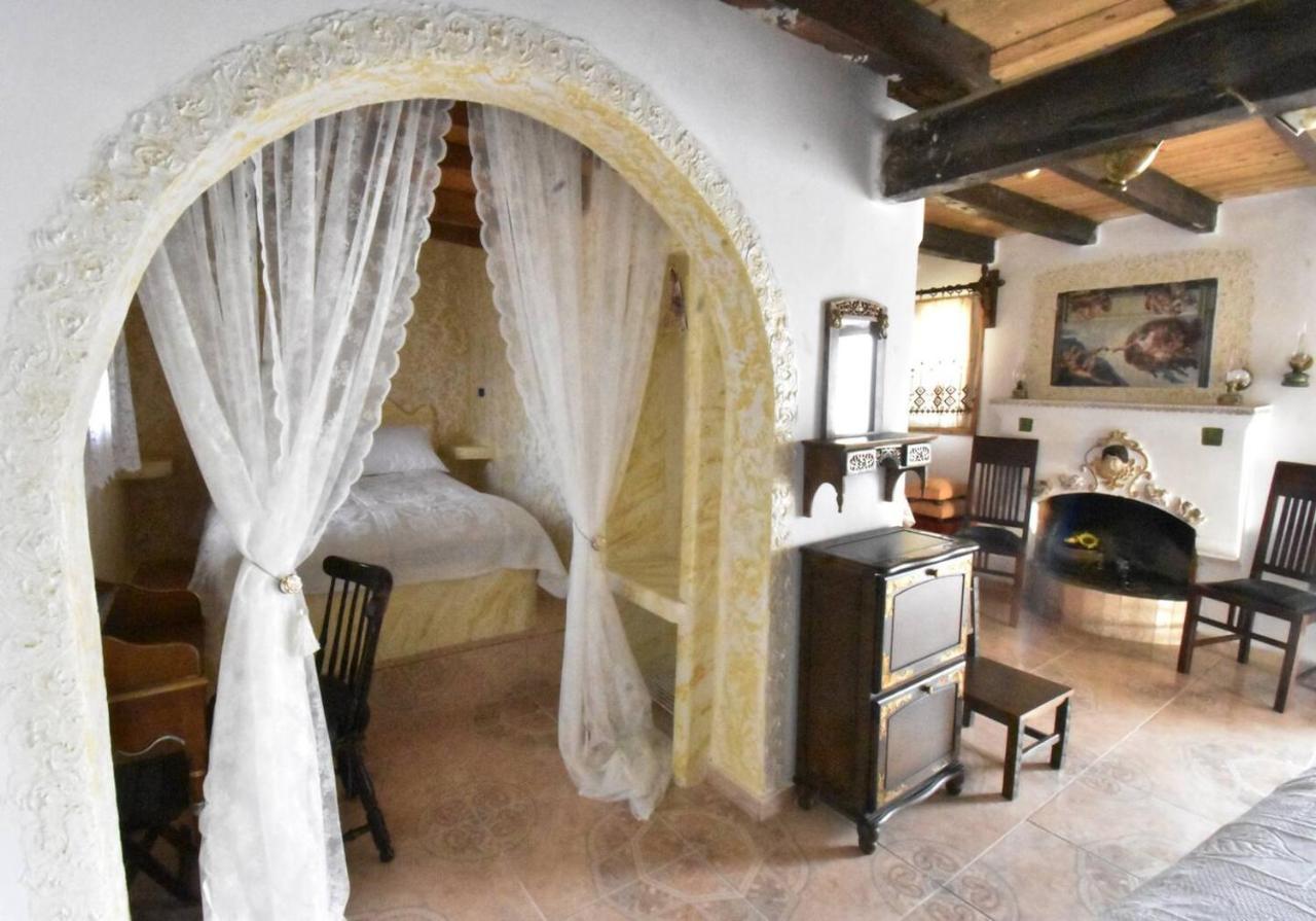 Lakena Traditional House Menetaí エクステリア 写真